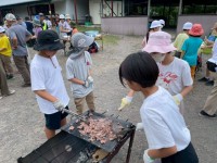班で協力したバーベキュー！