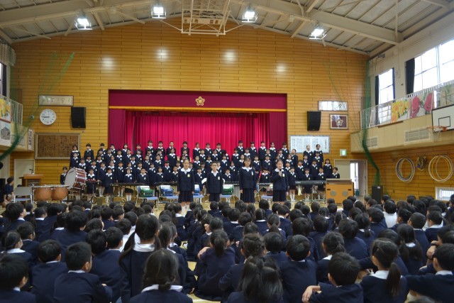 写真は前日の楽曲披露時のものです
