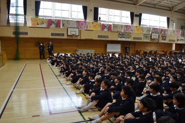 静かに聴いています