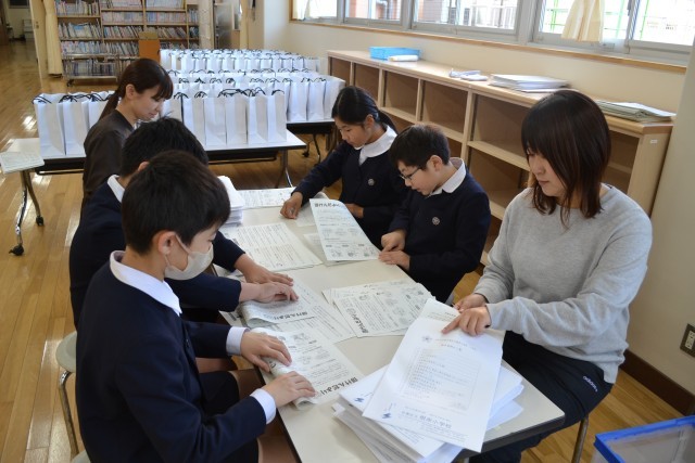新入生の保護者宛ての書類準備です