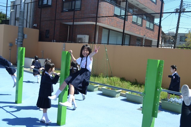 鉄棒から「イエーイ！」