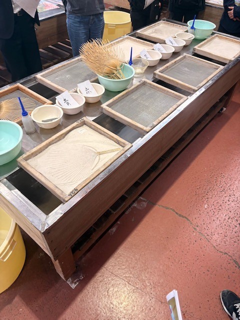 紙漉き体験の様子