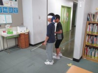 視覚障害を体験中