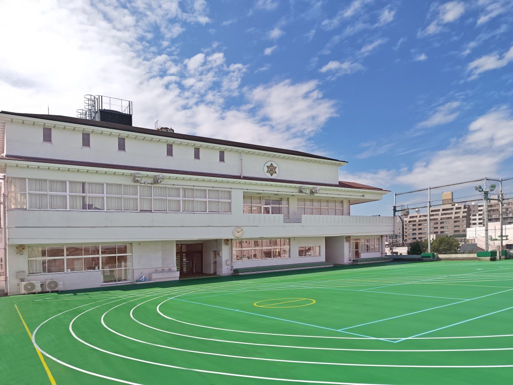 校庭・校舎.jpg