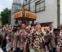 入谷中央町会の御神輿を担ぎました