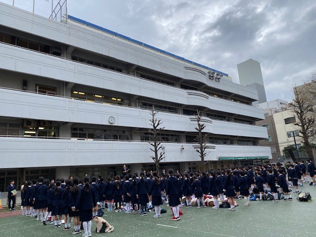 新しい学年、クラスで並びます