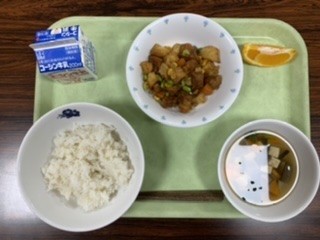 鶏肉とじゃがいもの揚げ煮