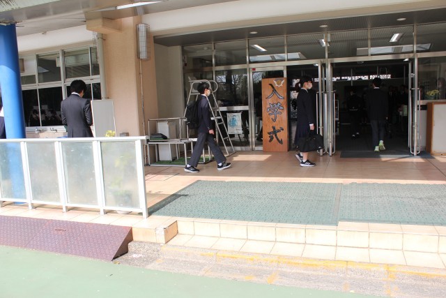 緊張と期待を胸に初登校