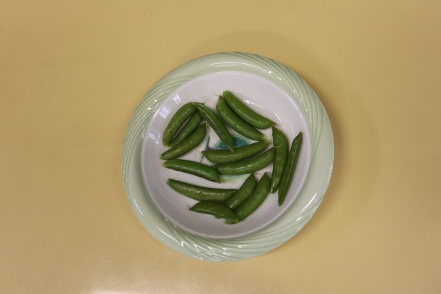 もも組のスナップエンドウ